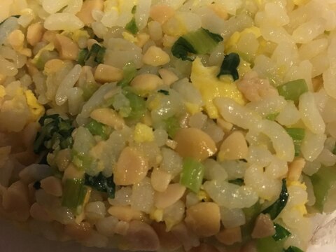 【離乳食完了期】レタスと小松菜で納豆チャーハン